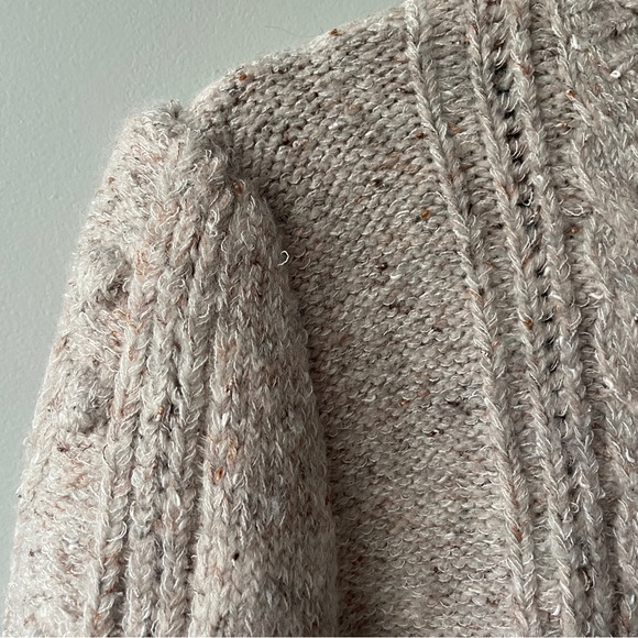 Oatmeal scalloped crew neck with detail - Picture 3 of 5